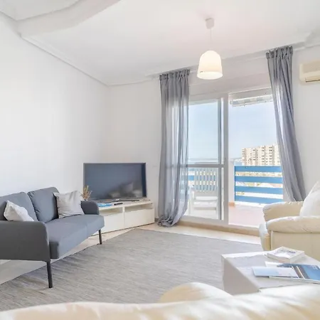 2 Bedroom Awesome In Apartment *
