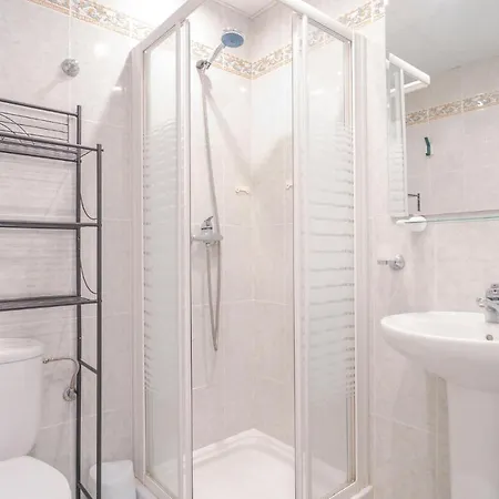 Apartment 2 Bedroom Awesome In Estepona